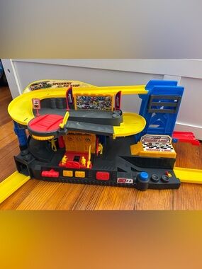 Adventure Force NASCAR Speedway Pitstop Die-Cast Vehicle Playset